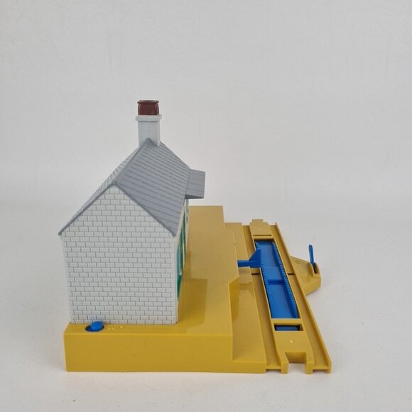 Tomy Train Station Platform Building–HO Compatible Scenery Lot-Accessories 717 - Picture 7 of 15